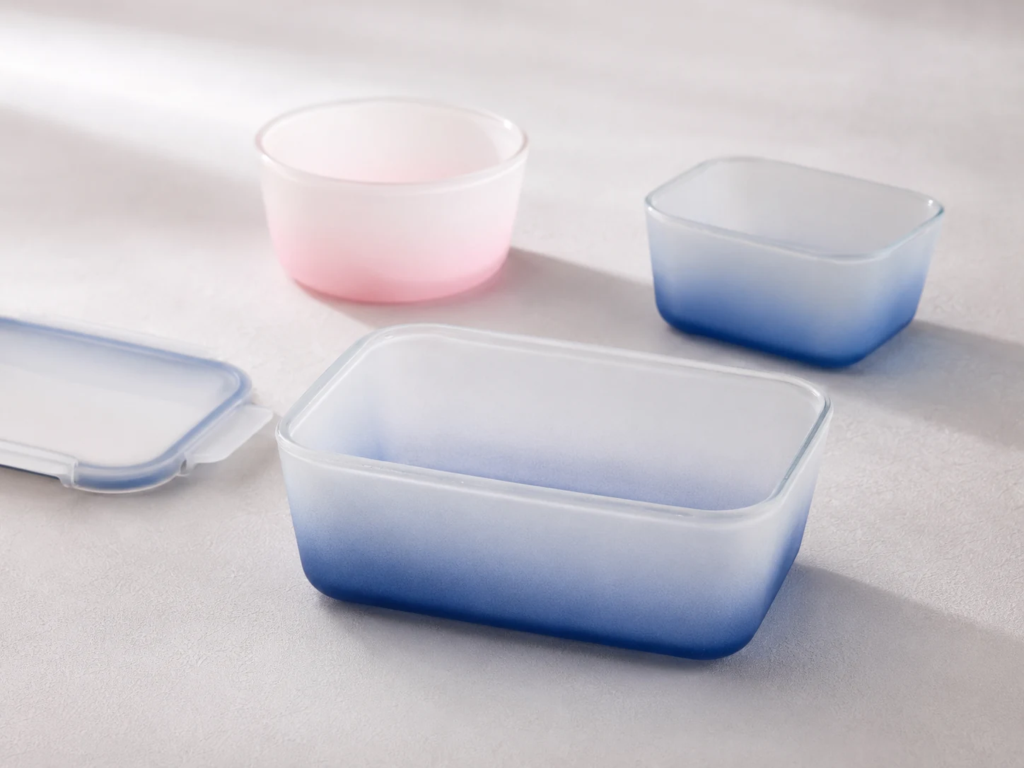 Gradient silicone-coated borosilicate glass food containers